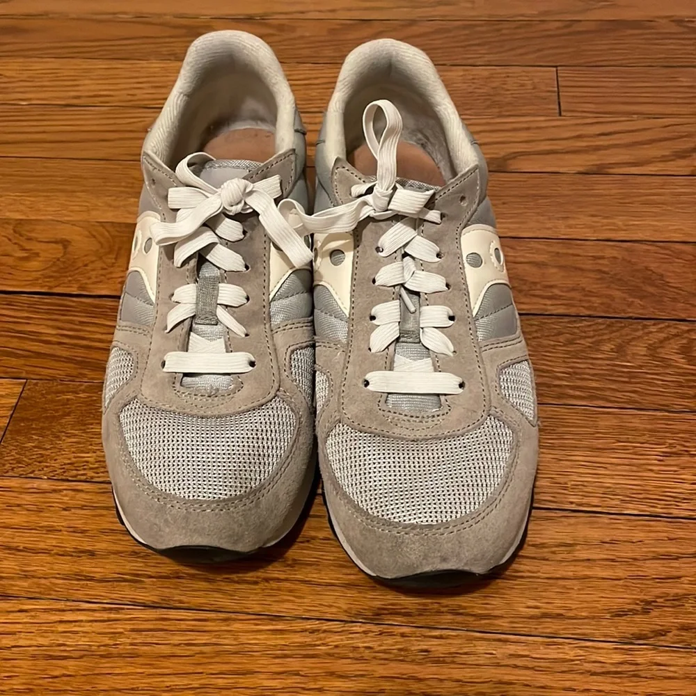 Saucony Shadow running sneakers. VGC. Men’s size 7.